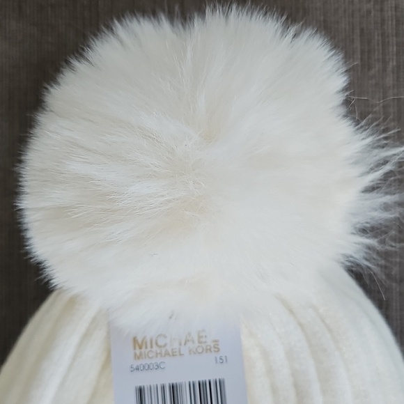Michael Kors Women Cable Knit Cuffed Pom Pom Winter Beanie White hat w gold MK
